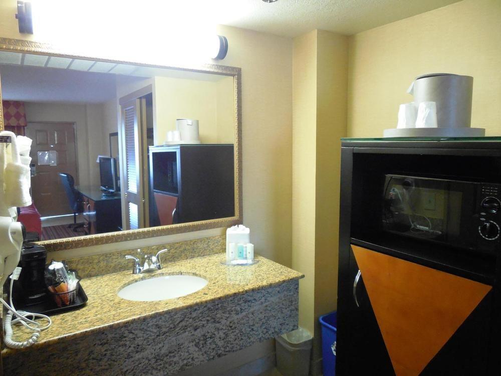 Ramada By Wyndham San Diego National City Zewnętrze zdjęcie
