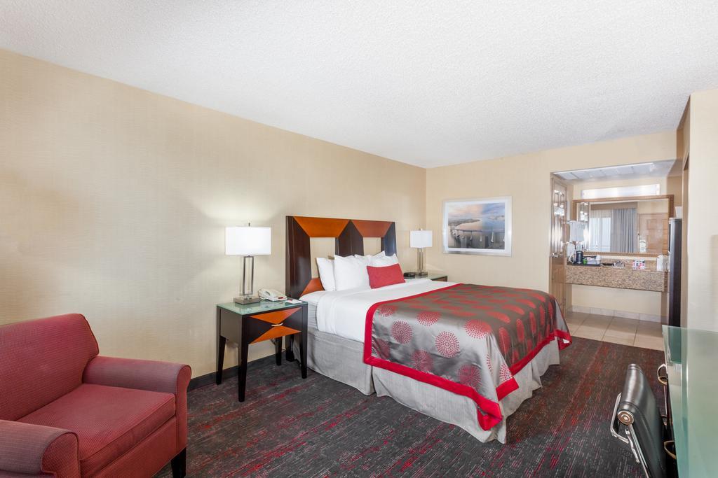 Ramada By Wyndham San Diego National City Zewnętrze zdjęcie